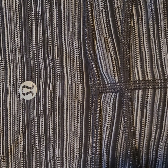 Lululemon crop capri leggings size 4 grey black - Picture 2 of 5
